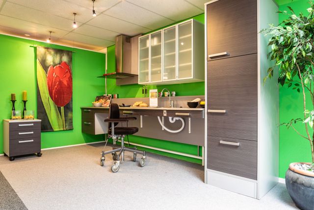 Een foto van een keuken in de showroom van Pronk Ergo, bedrijf in Zoetermeer.