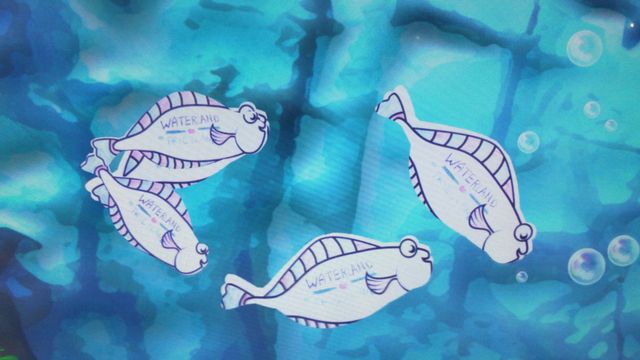 Afbeelding met getekende vissen in blauw.
