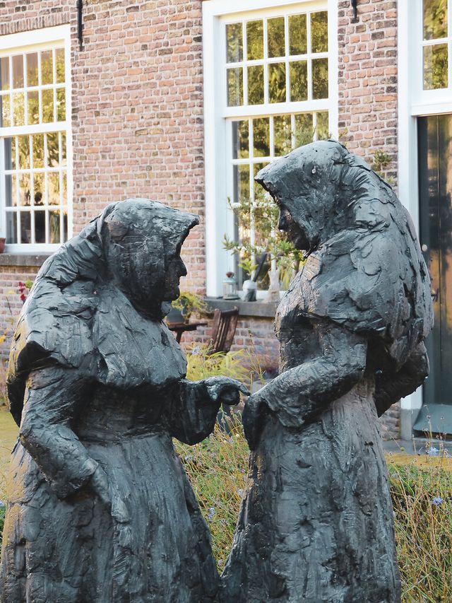 Standbeeld in het Begijnhof in Breda