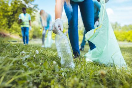 Litter clean-up day in Helwijk