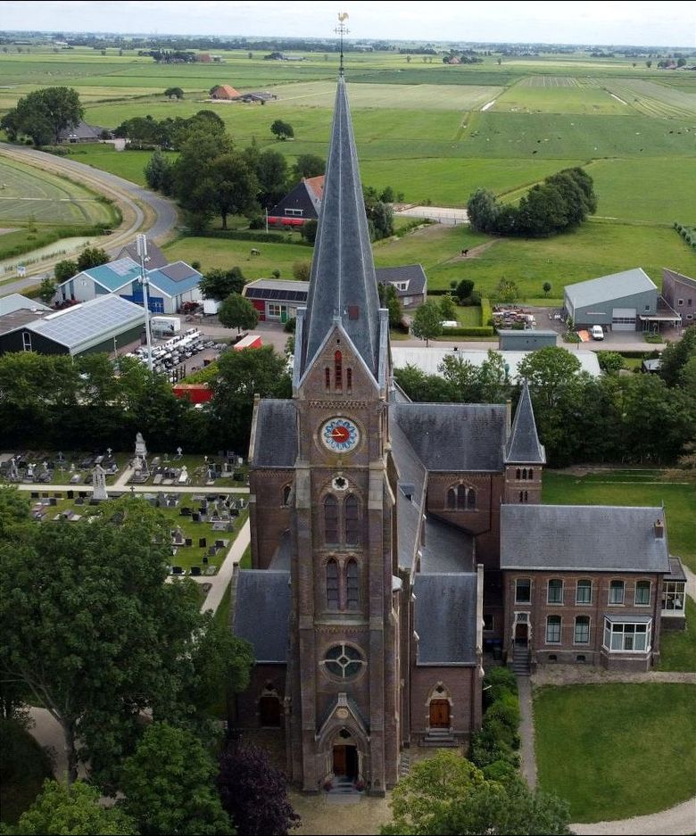 De kerk vanuit de lucht