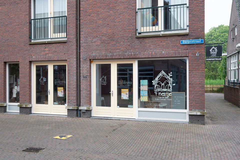 Foto van Familie Café 't Nestje in de Dorpsstraat Zoetermeer.