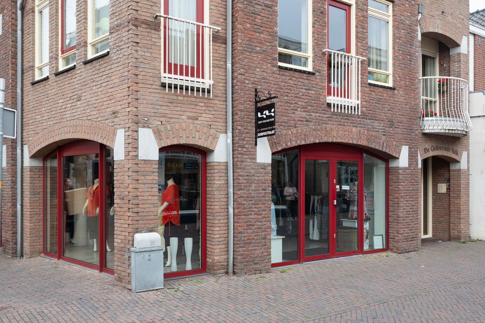 Dit is een foto van 44 & More in de Dorpsstraat in Zoetermeer.