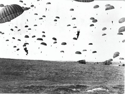 Parachutisten op de Ginkel