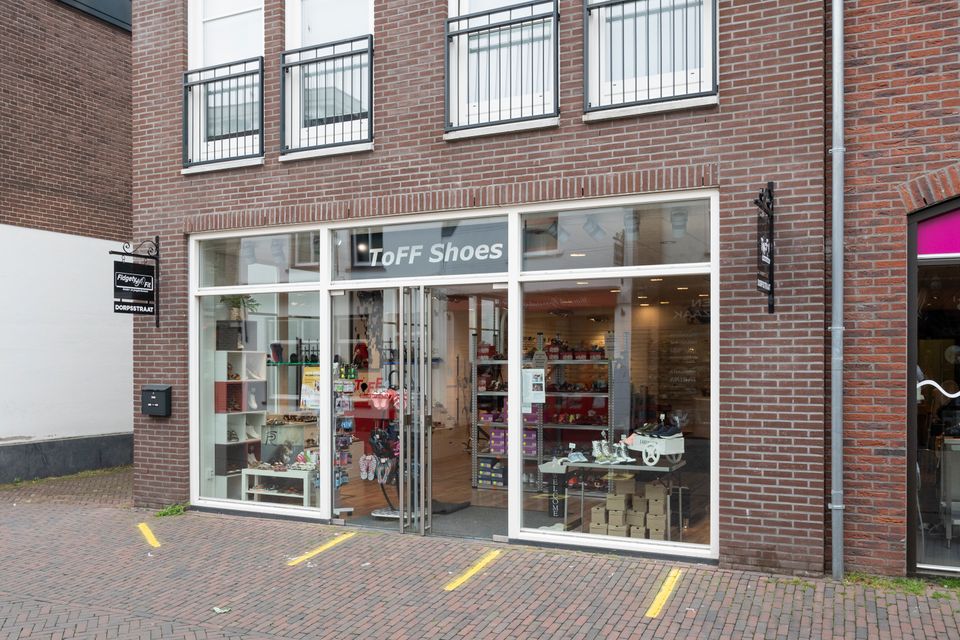 Dit is een foto van ToFF Shoes in de Dorpsstraat in Zoetermeer.