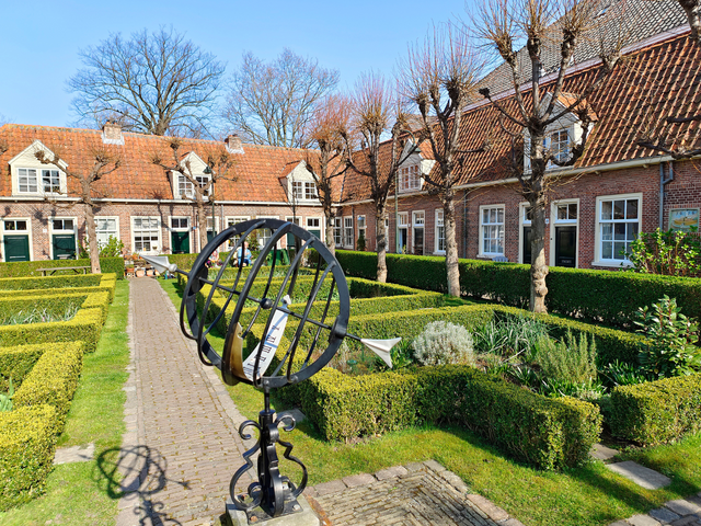 Kijk op het Klauweshofje in Delft