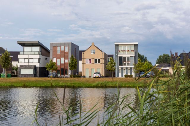 Woningen bij het water in Almere, Flevoland