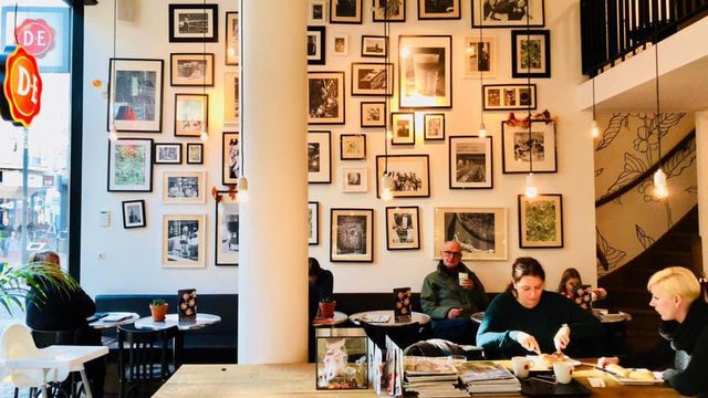 De fotowand in het Douwe Egberts Café in Zoetermeer - Zoetermeer is de plek instagram hotspots.