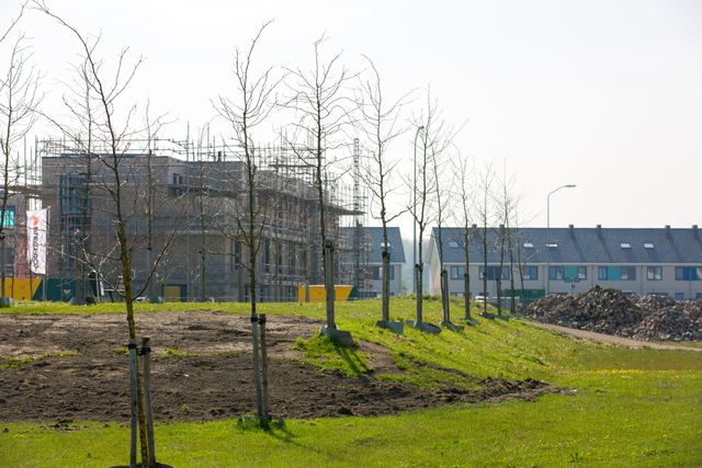 Woningen in de steigers tijdens de bouw op Warande in Lelystad, Flevoland