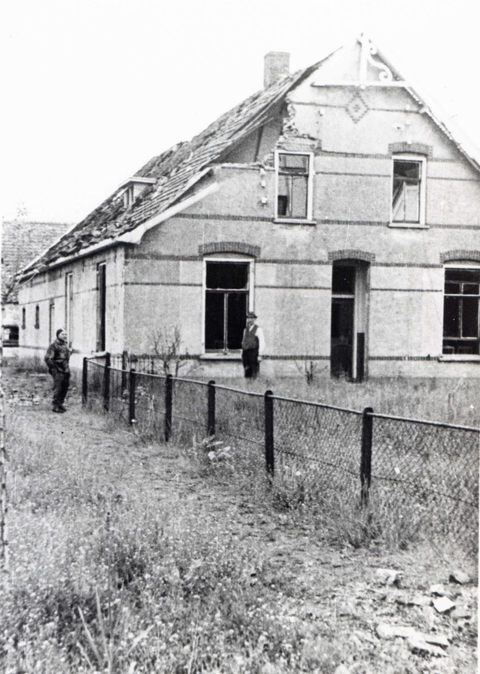 Bij een bezoek in 1945 maakten Poolse militairen deze foto van het huis van molenaar Beijer, het hoofdkwartier van Sosabowski.