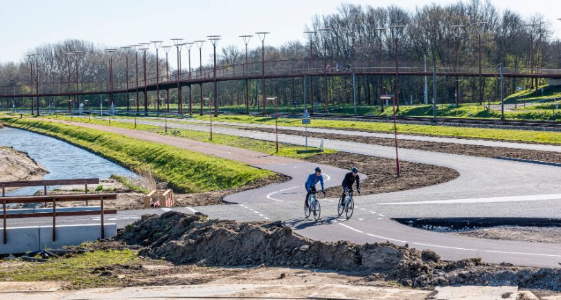 Foto van fietsers in recreatiegebied de Nieuwe Driemanspolder in Zoetermeer.
