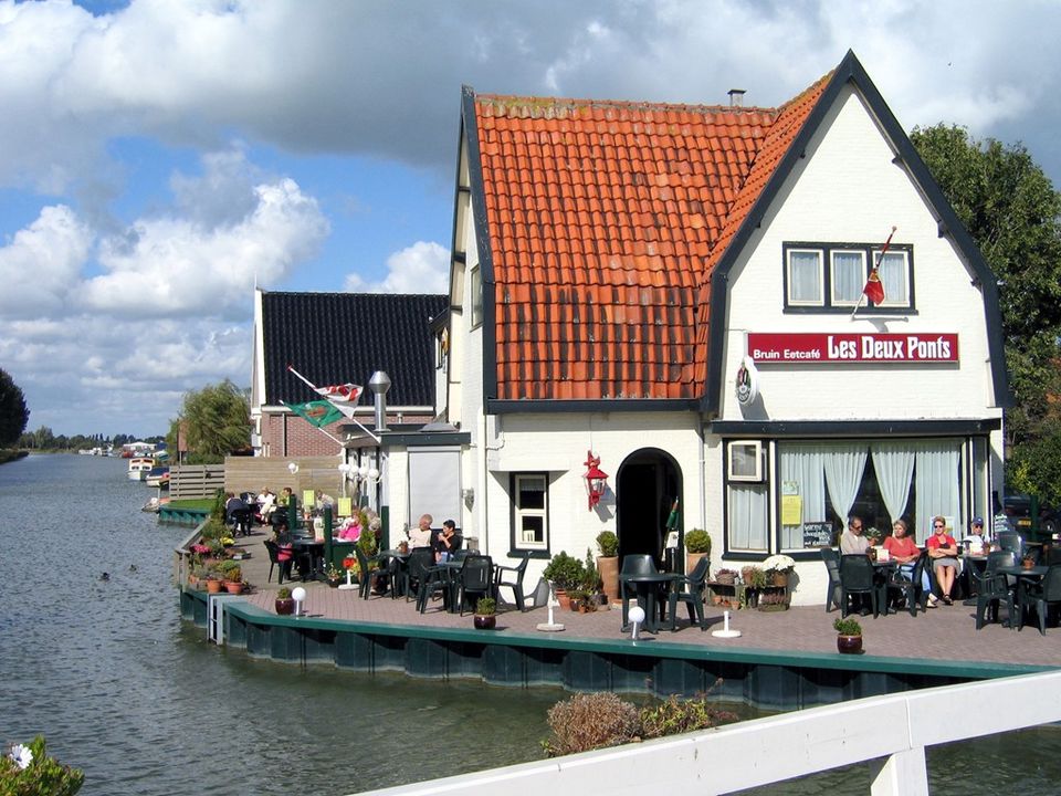 Eetcafé Les Deux Ponts aan de Beemsterringdijk