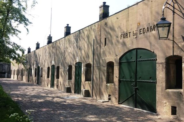 De buitenkant van het Fort bij Edam.