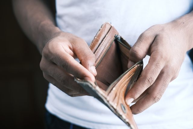 Person showing an empty wallet