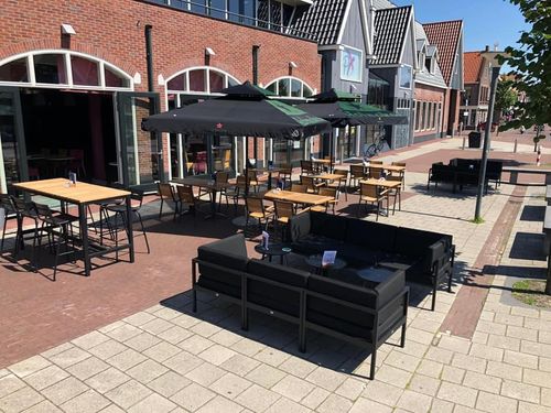 Het terras van PX Volendam