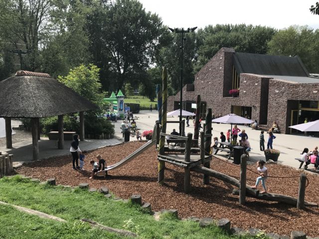 Foto van de speeltuin bij stadsboerderij het Buitenbeest in Zoetermeer.
