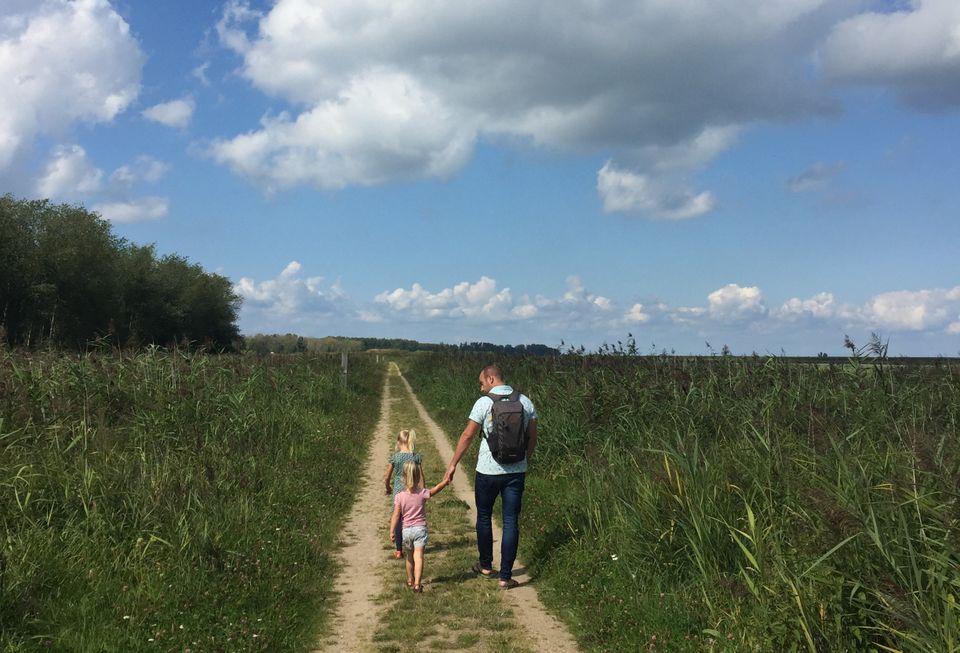 vader en kinderen wandelen OVP Oostvaardersplassen NPNL Almere Lelystad