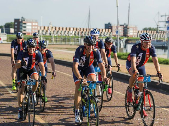 Een team wielrenners tijdens de Tourrides in Flevoland