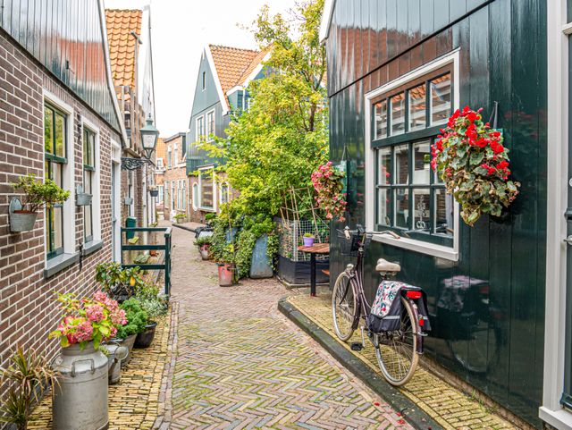 Een prachtig foto van het historische centrum van Volendam; het Doolhof.