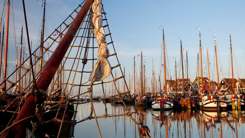Uitzicht over de haven van Volendam