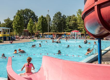 Vanaf 20 april is zwembad de Dolfijn weer open voor publiek