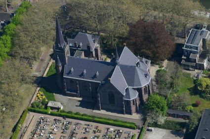 Luchtfoto van de Barbarakerk in Vreeswijk