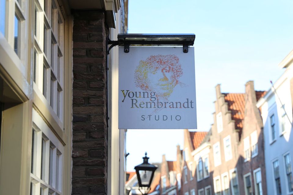 Sign on the door out front of Young Rembrandt Studio