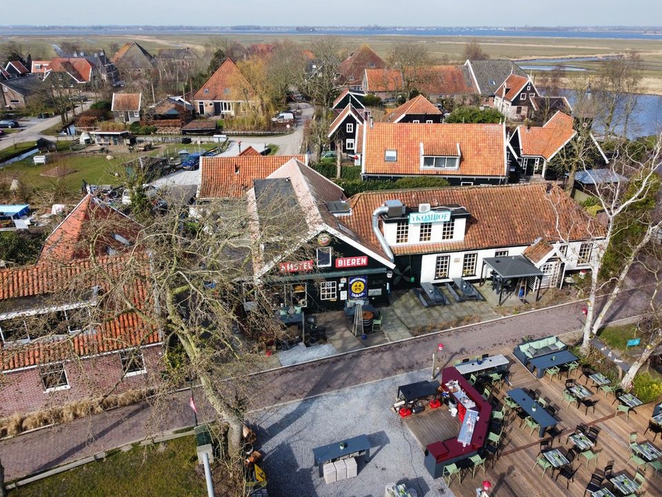 Dronefoto van restaurant 't Kombof in De Woude