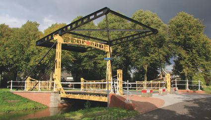 Als je in het Máximapark in Leidsche Rijn wandelt, kan je opeens een monumentale, oude brug tegenkomen. Ooit lag deze brug in het verlengde van de Westerkade over de Kruisvaart, nu aan de Alendorperweg over de Vikingrijn in het Máximapark: de Jeremiebrug.