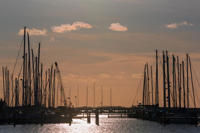 haven Markermeer schepen ondergaande zon Lelystad
