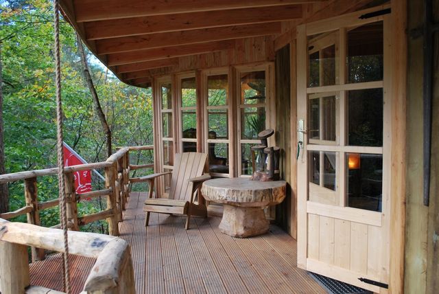 Het balkon van boomhut Camping Diever