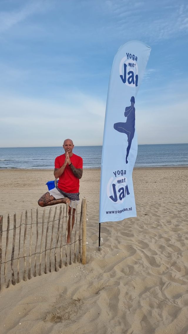 Yogalessen van Jan in Katwijk aan Zee bij Beachhouse Keywest
