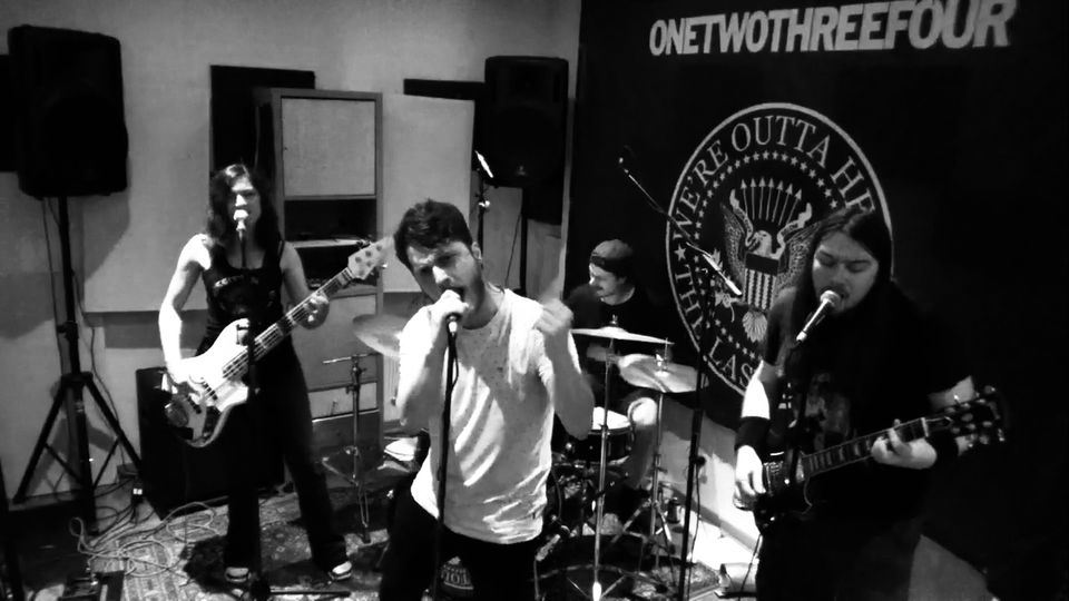 LIVE: OneTwoThreeFours (Ramones-tribute)+ He Said No