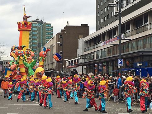 Scherm dik amusement Carnavalsoptocht Eindhoven - Omroep Brabant