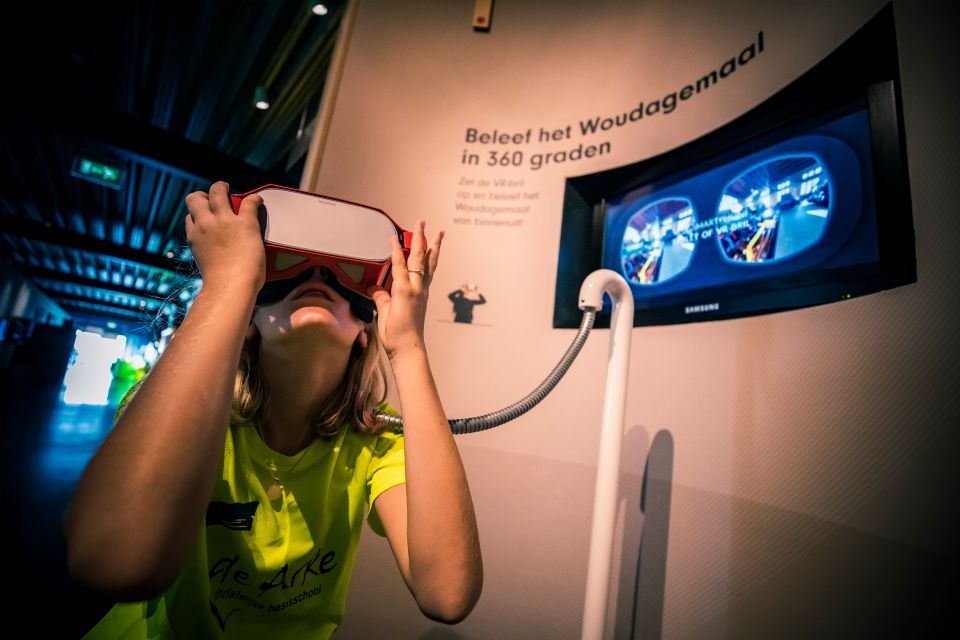 Kind met VR bril in het Woudagemaal