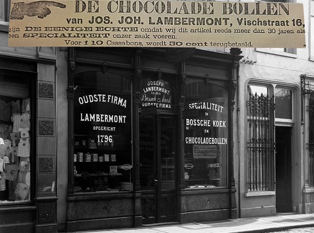 Pand Lambermont 1925-1935 met advertentie Chocoladebollen