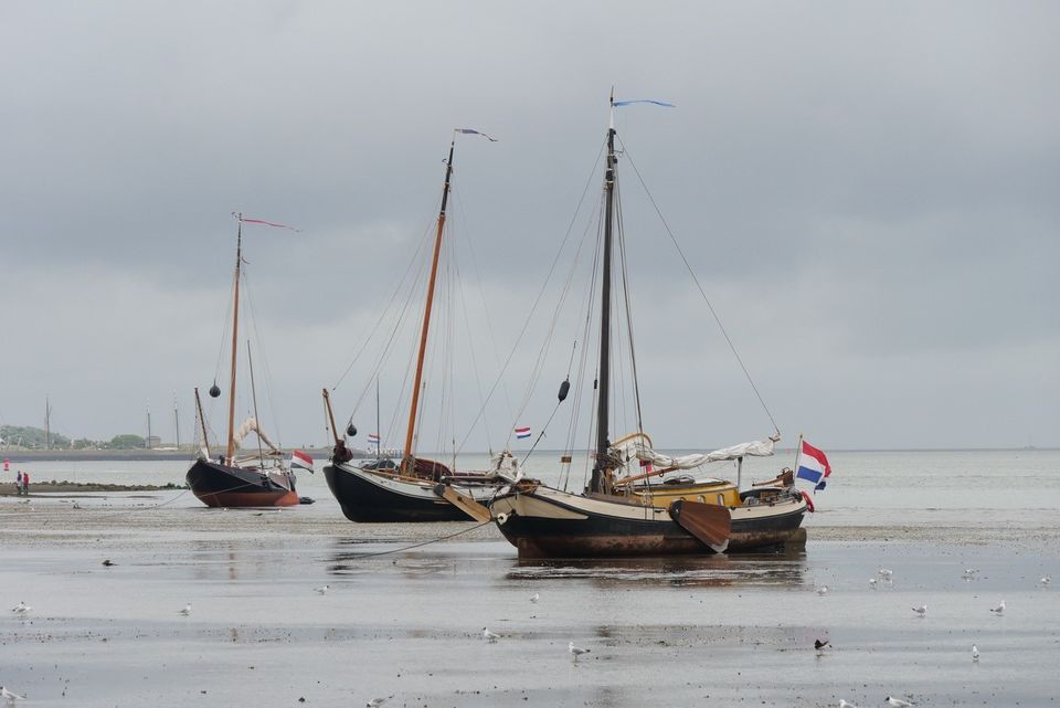 Droogvallende boten Vlieland