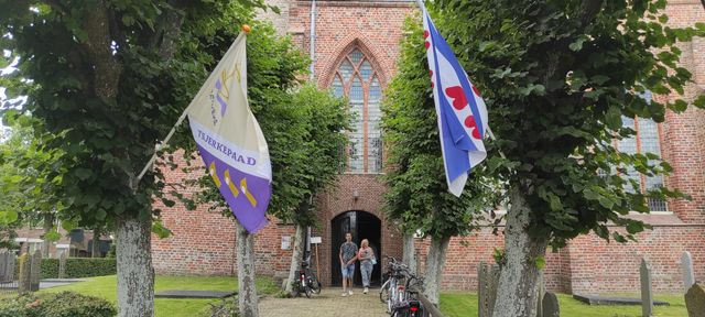 Als de Tsjerkepaad-vlag uithangt, is de kerk open voor een gratis bezoekje