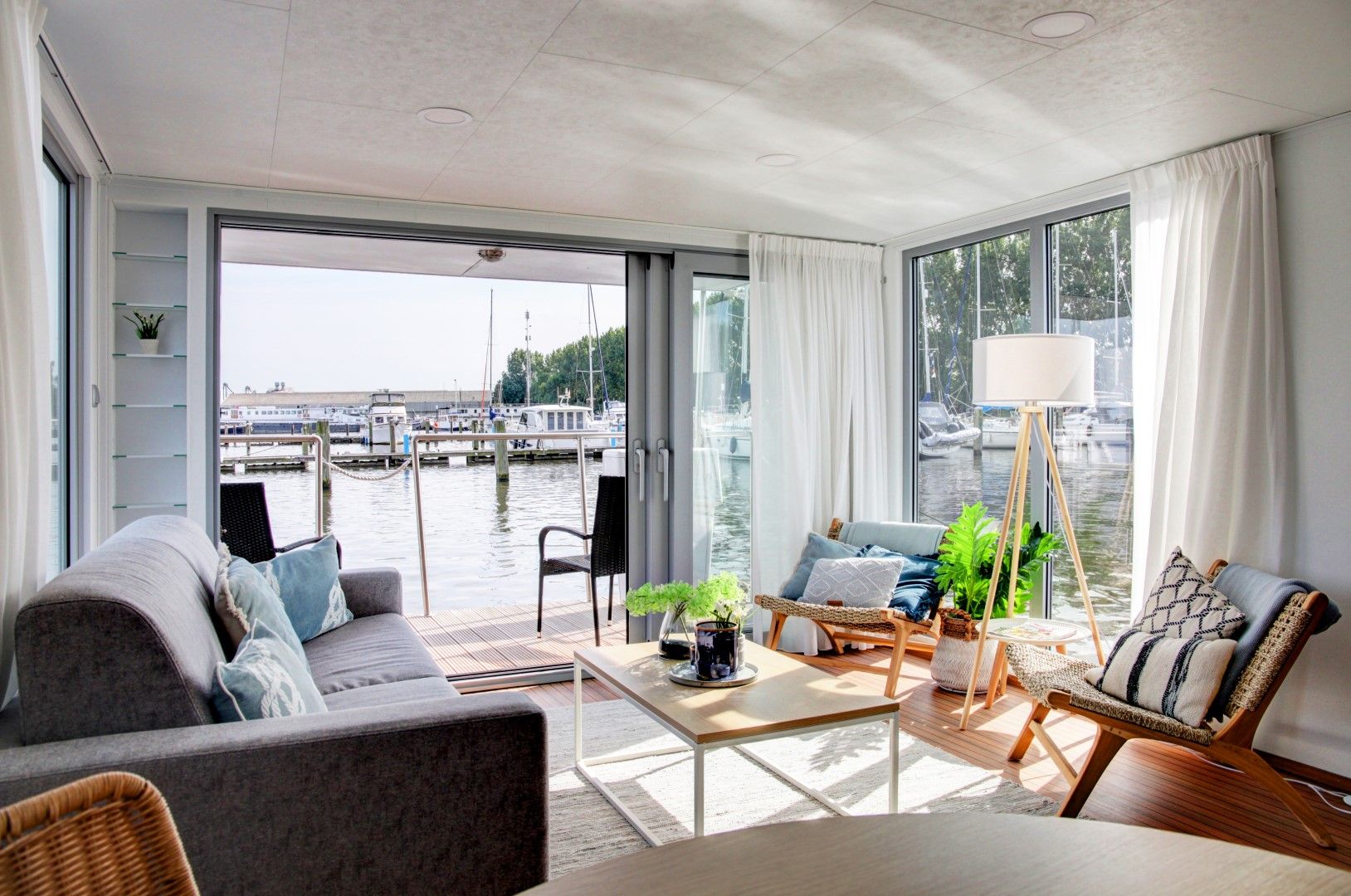 Jachthaven Waterkant luxe houseboat