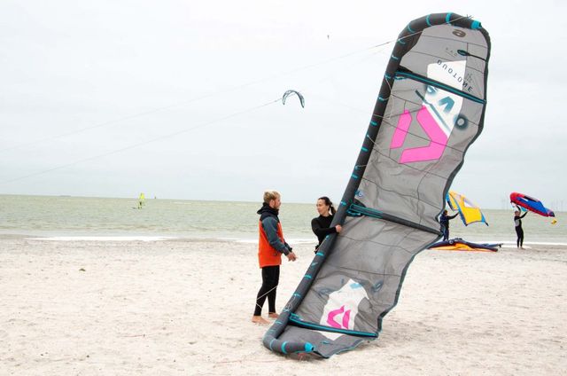 Leren kitesurfen aan de IJsselmeerkust