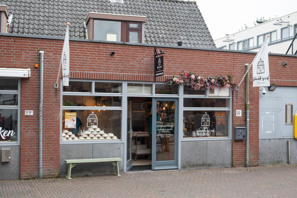 Dit is een foto van Blak Bird Bakery in de Dorpsstraat in Zoetermeer.