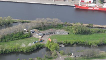 Fort bij Velsen luchtfoto met zicht op het Noordzeekanaal