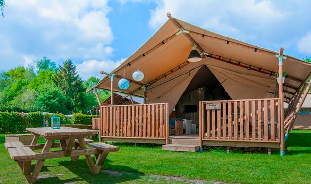 Glamping op camping Drouwenerzand, is kamperen zonder 'gesleep' met luchtbedden, slaapzakken, potten, pannen etc. én inclusief toegang tot het gelijknamige Attractiepark!