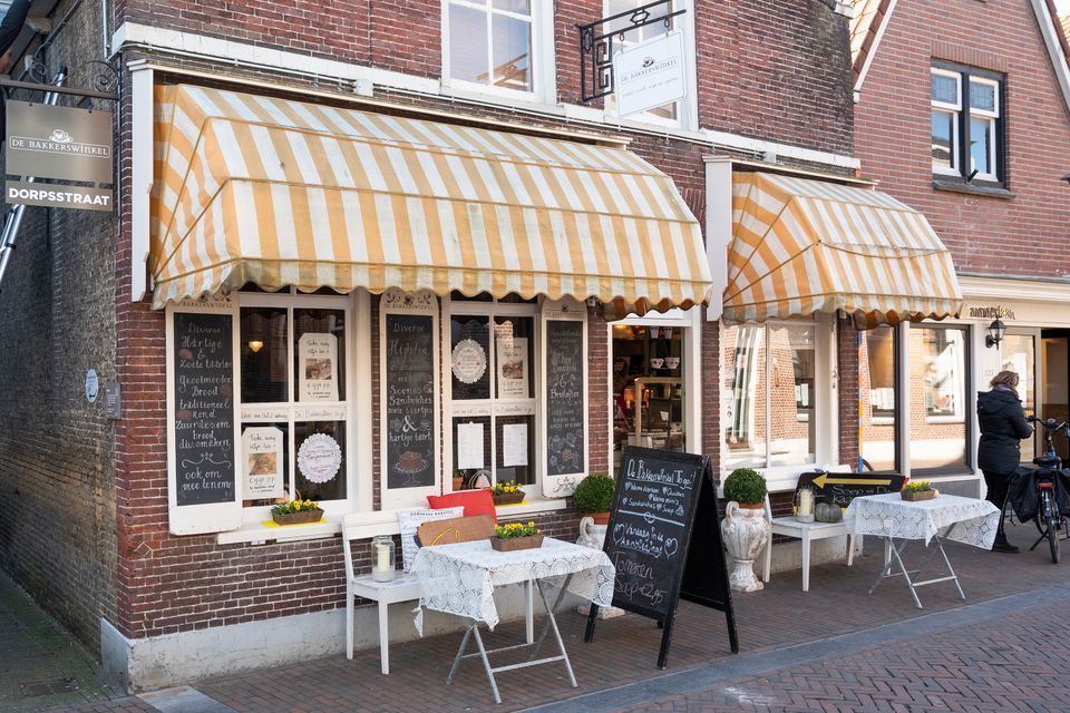Foto van de bakkerswinkel in de Dorpsstraat in Zoetermeer.