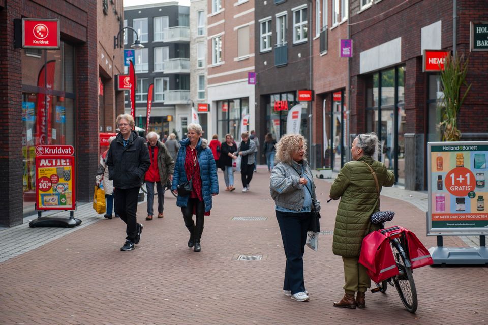 Foto van winkelend publiek in Rosmalen.