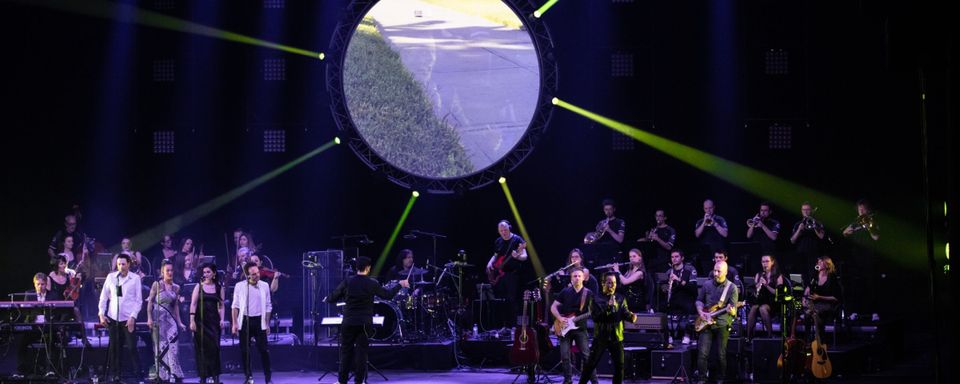 De imposante decor en zangers van Pink Floyd Rock Opera