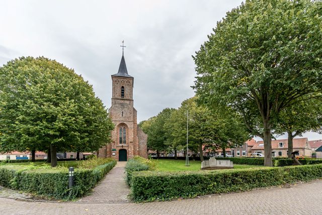 Op-Schouwen-Duiveland-Kerk-In-Serooskerke