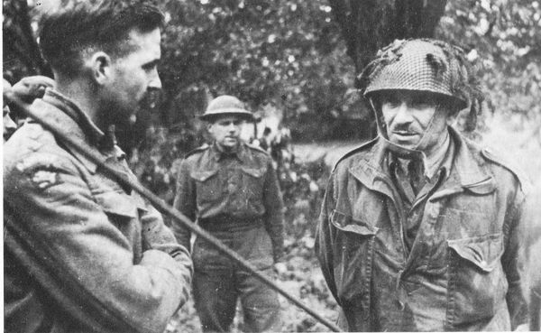 Major General Sosabowski with, on the left, Major Desmond Pascale of The Dorsetshire Regiment in Valburg. Sosabowski's alternative to the Rhine crossing was turned down..