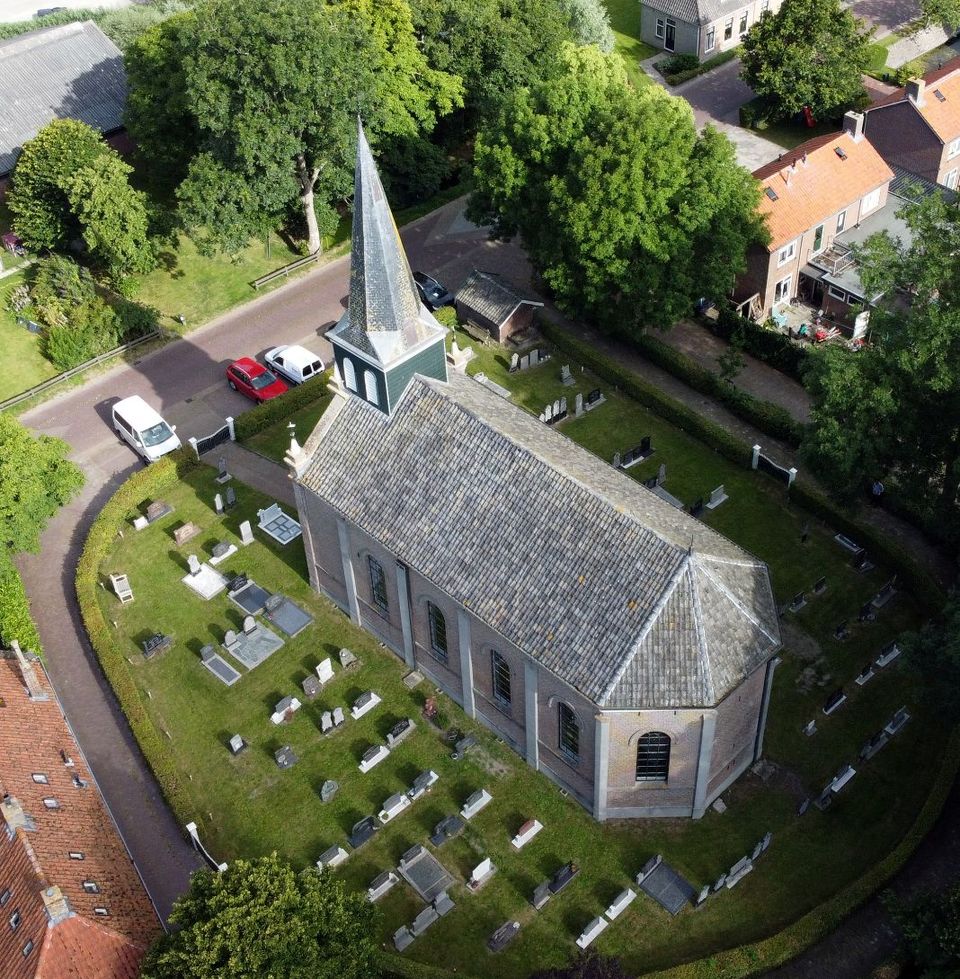 Pancratiuskerk Wolsum vanuit de lucht