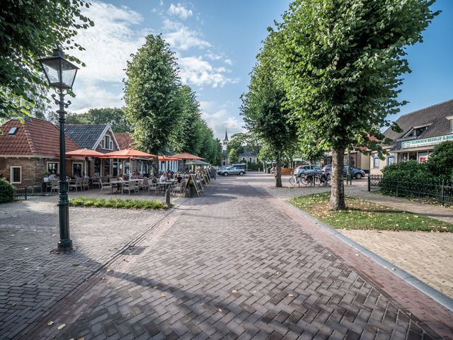 Een straat in Oudemirdum.